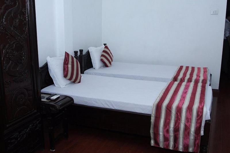 Hoang Cuong Hotel 15 Nguyen Thai Hoc ฮานอย ภายนอก รูปภาพ